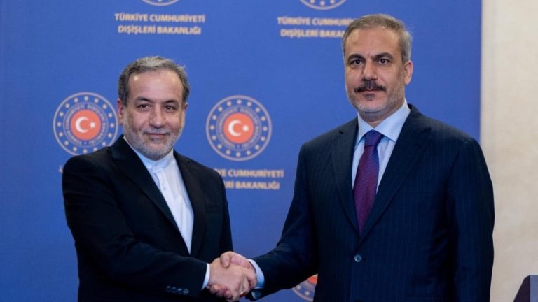 Hakan Fidan İranlı mevkidaşı Abbas Arakçi ile telefon görüşmesi yaptı