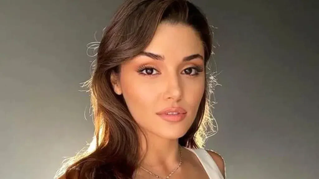 Hande Erçel üçüncü kez Cannes Film Festivali’ne gidiyor